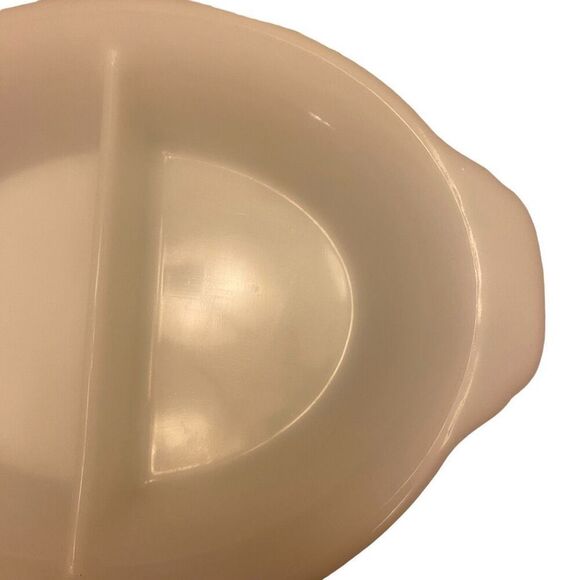 Vintage FIRE KING Divided Casserole Dish #468 Milk Glass Anchor Hocking Bakeware - Picture 3 of 10
